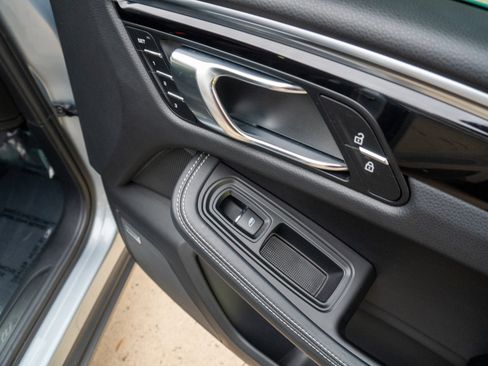 Used 2022 Porsche Macan image 17