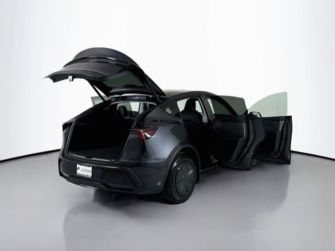 Used 2026 Tesla Model Y 2WD image 29