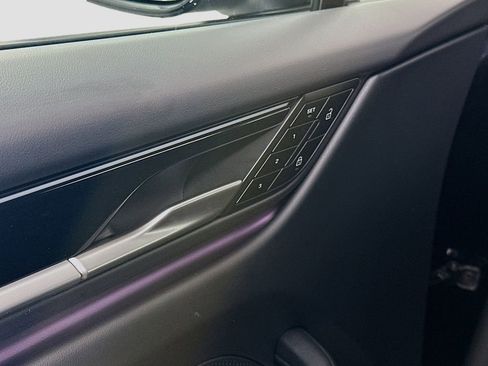 Certified 2025 Porsche Macan Electric image 19