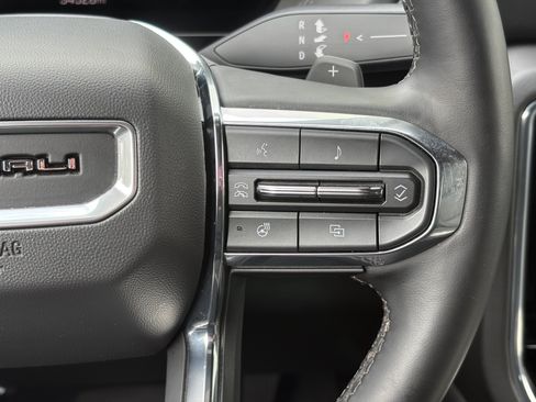 Used 2025 GMC Yukon XL Denali AWD/4WD image 18