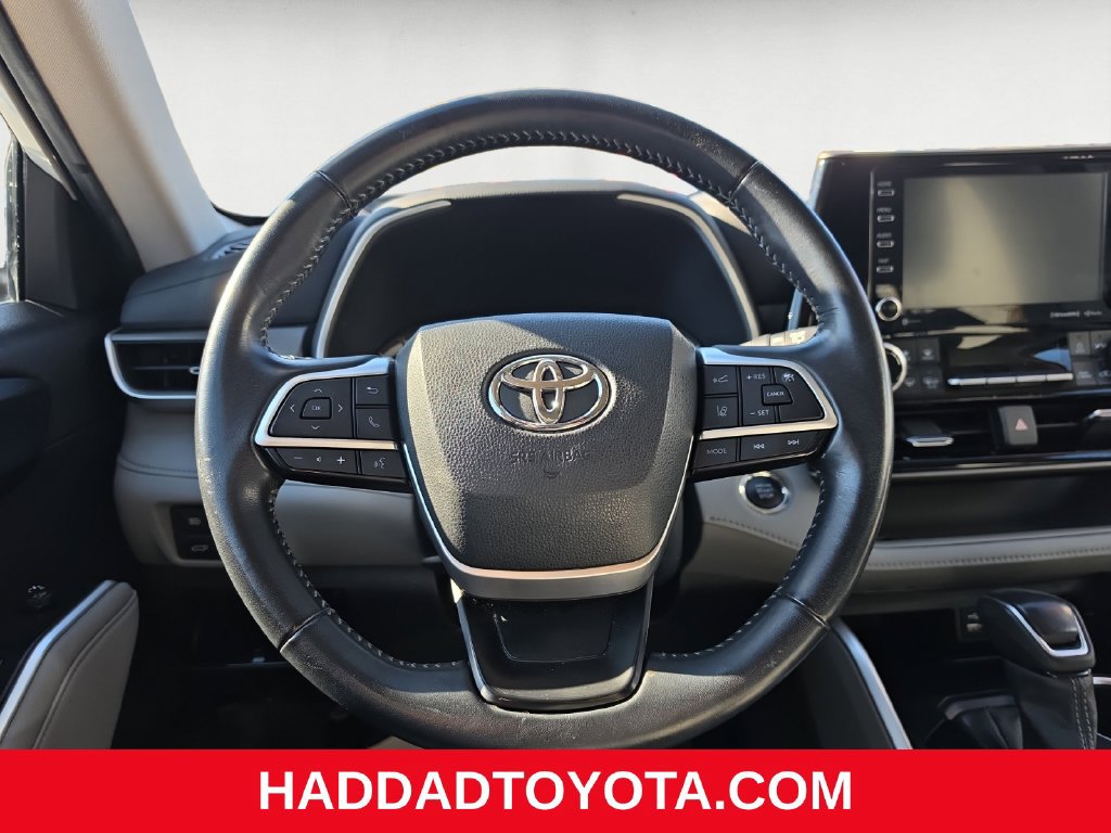 Used 2022 Toyota Highlander XLE AWD/4WD image 13