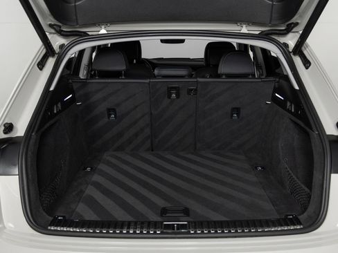 Used 2021 Audi e-tron Premium w/ Convenience Plus Package image 18