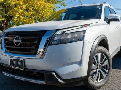New 2025 Nissan Pathfinder SL
