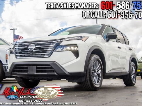 Used 2024 Nissan Rogue S AWD/4WD image 4