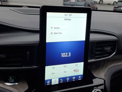 Certified 2021 Ford Explorer Platinum w/ Equipment Group 601A image 27