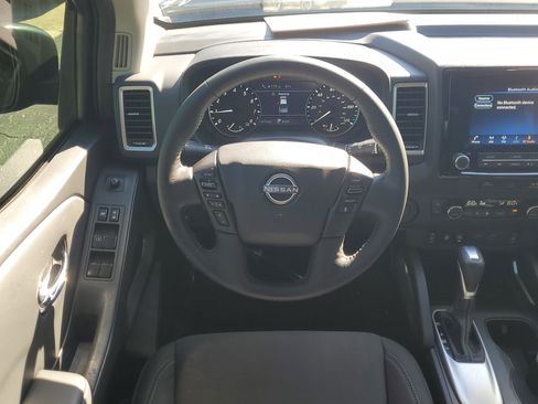 Used 2024 Nissan Frontier SV w/ SV Convenience Package image 15