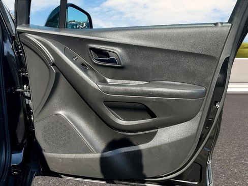 Used 2022 Chevrolet Trax LT w/ LT Convenience Package image 20