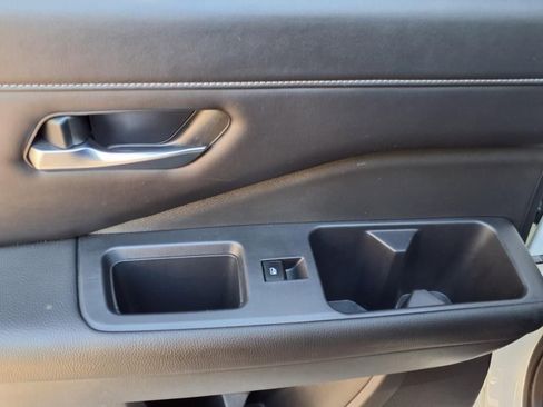 Used 2023 Nissan Pathfinder SL w/ Lighting Package (N92) image 6