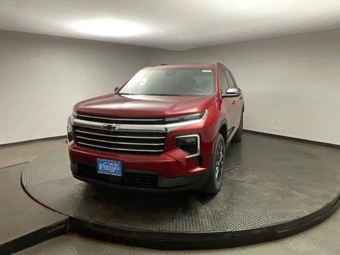 New 2026 Chevrolet Traverse LT w/ Sun and Wheel Package FWD image 3