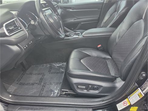 Used 2018 Toyota Camry XSE image 14