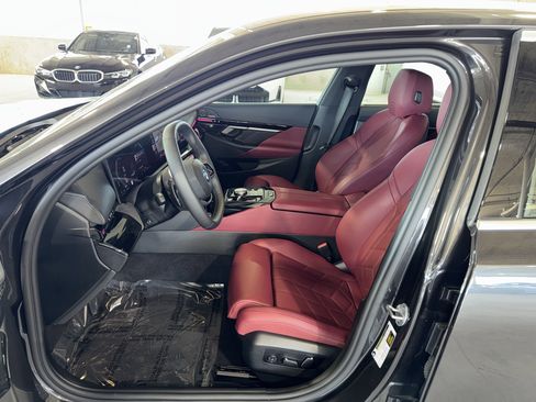 Certified 2025 BMW 530i image 19