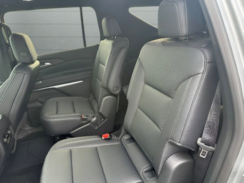 New 2026 Chevrolet Traverse LT w/ Sun and Wheel Package FWD image 13