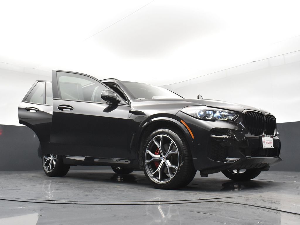 Used 2023 BMW X5 xDrive40i w/ M Sport Edition AWD/4WD image 34
