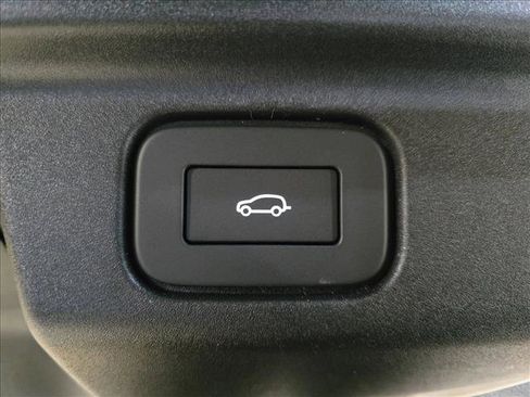 New 2026 Land Rover Range Rover SE image 14