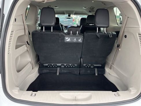 Used 2018 Chrysler Pacifica Touring-L w/ Premium Audio Group FWD image 38
