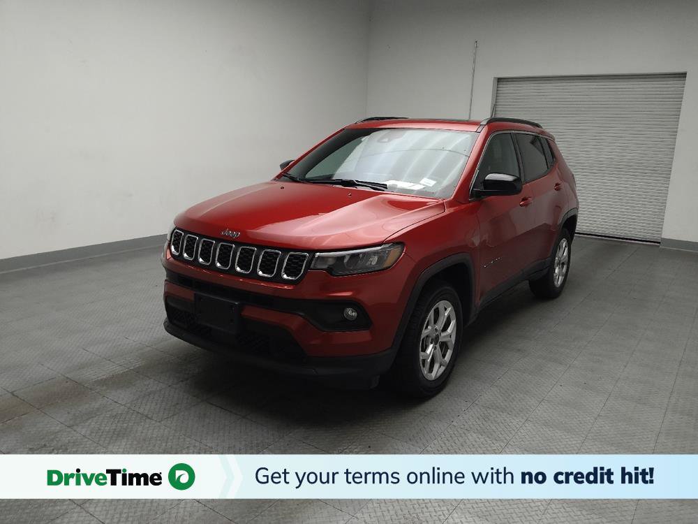 Used 2025 Jeep Compass Latitude w/ Sun & Sound Group AWD/4WD image 1