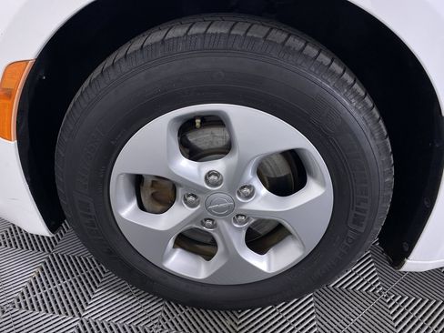 Used 2017 Chrysler Pacifica Touring-L Plus image 15