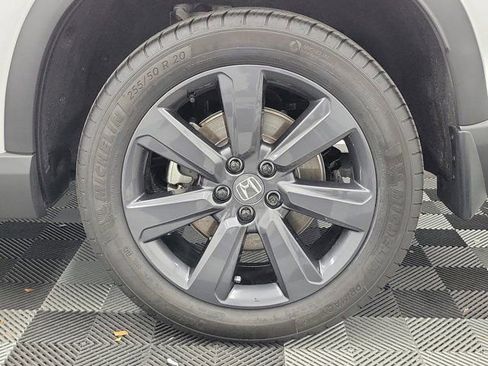 Certified 2025 Honda Pilot Sport image 10