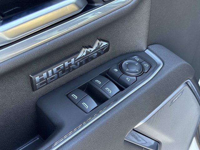 Used 2025 Chevrolet Silverado 1500 High Country AWD/4WD image 27