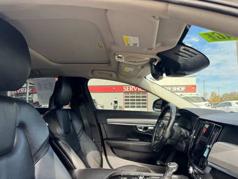 Used 2017 Volvo S90 T6 Momentum w/ Vision Package image 11