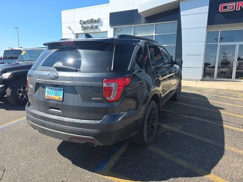 Used 2017 Ford Explorer XLT w/ Equipment Group 202A AWD/4WD image 4