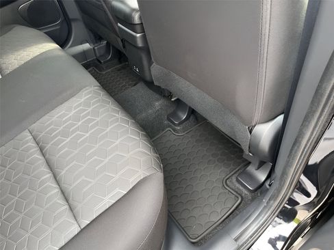 Used 2025 Mitsubishi Outlander Sport LE image 25