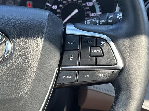 Used 2021 Toyota Highlander Platinum FWD image 31