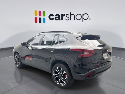 Used 2025 Chevrolet Trax RS w/ Sunroof Package FWD image 3
