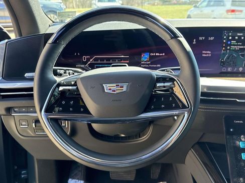 Used 2025 Cadillac Escalade Premium Luxury w/ Touring Package image 28