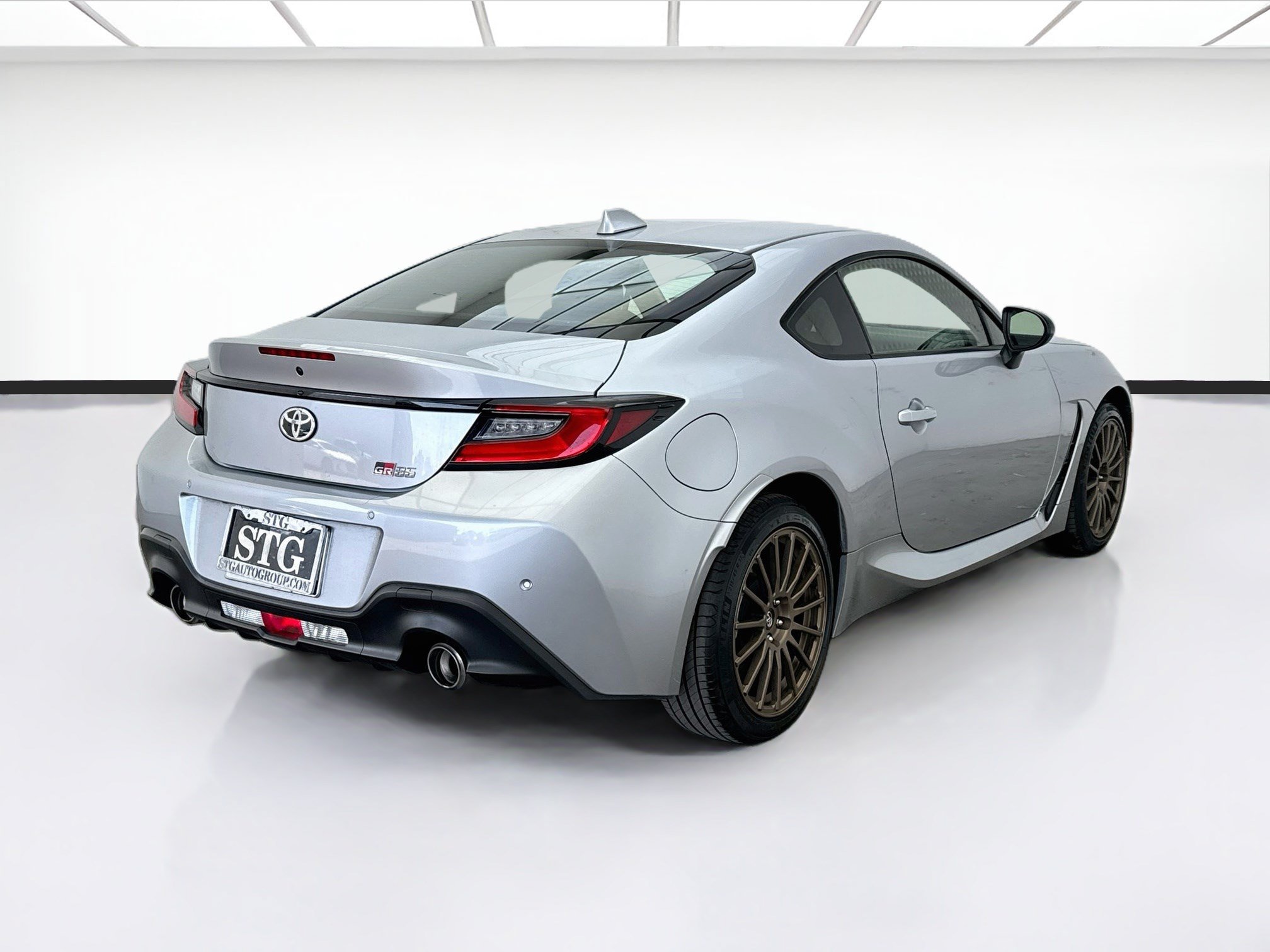 Used 2025 Toyota GR86 RWD image 4