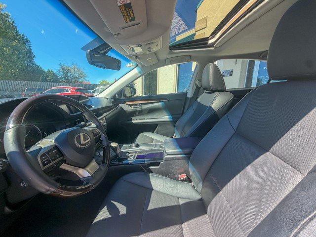 Used 2016 Lexus ES 350 w/ Premium Package w/Wood Trim FWD image 5