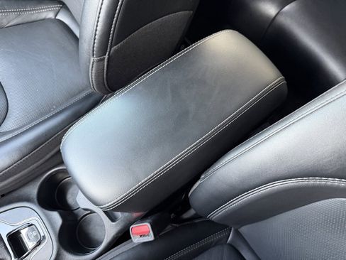 Used 2023 Jeep Cherokee Altitude Lux w/ Mopar Interior Package image 24