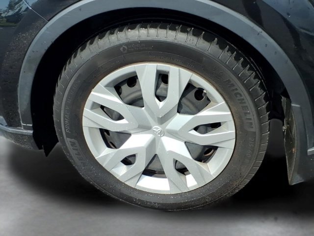 Used 2022 Toyota C-HR XLE FWD image 17