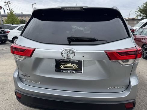 Used 2017 Toyota Highlander XLE w/ Carpet Mat Package AWD/4WD image 4