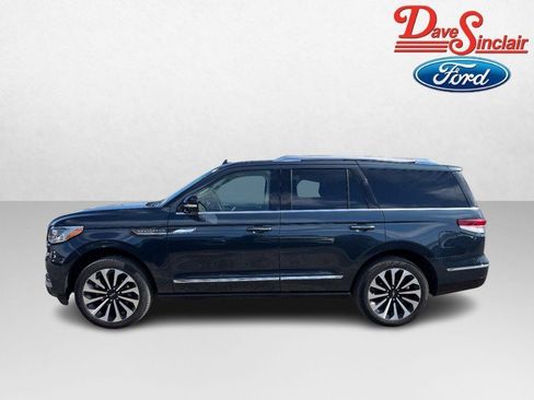 Used 2022 Lincoln Navigator Reserve image 10