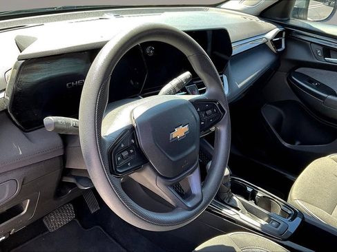 Used 2024 Chevrolet TrailBlazer LT FWD image 13