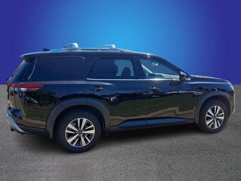 Used 2024 Nissan Pathfinder SL w/ Black Appearance Package AWD/4WD image 4