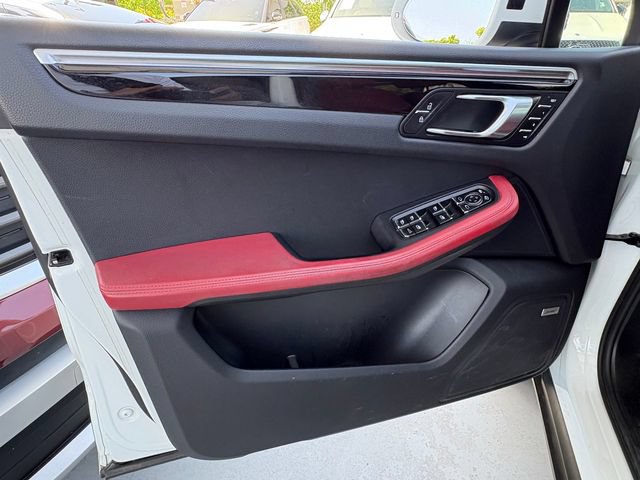 Used 2020 Porsche Macan AWD/4WD image 25