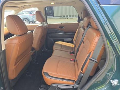 Used 2025 Nissan Pathfinder Platinum w/ Cargo Package FWD image 10