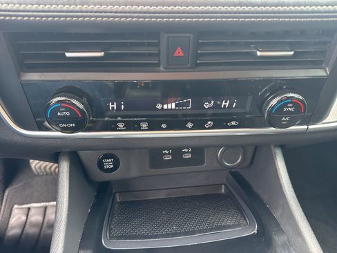 Used 2024 Nissan Rogue SV AWD/4WD image 27