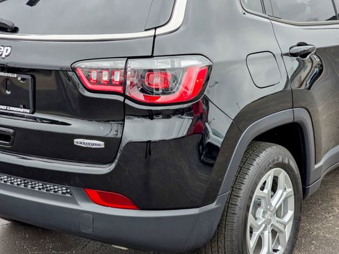 Used 2024 Jeep Compass Latitude image 19