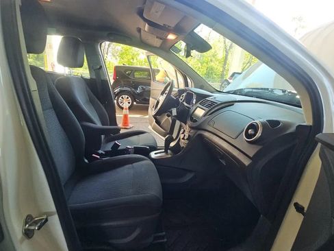 Used 2016 Chevrolet Trax LS w/ LPO, Protection Package FWD image 5