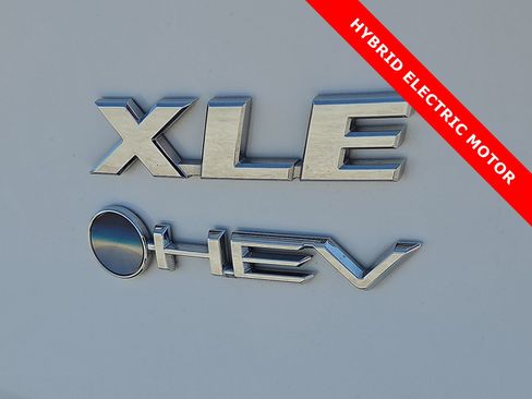 Used 2025 Toyota RAV4 XLE AWD/4WD image 8