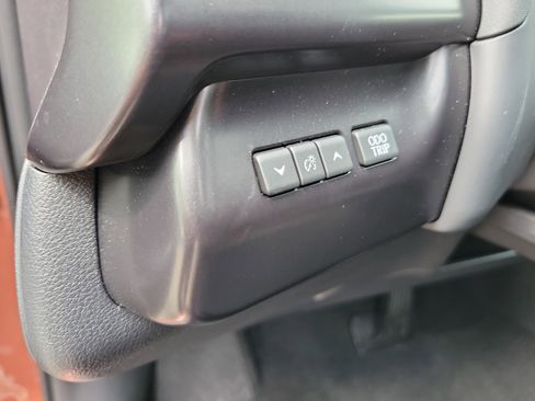 Used 2025 Lexus UX 300h FWD image 25
