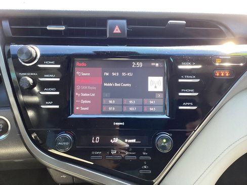 Used 2020 Toyota Camry SE w/ Convenience Package image 16