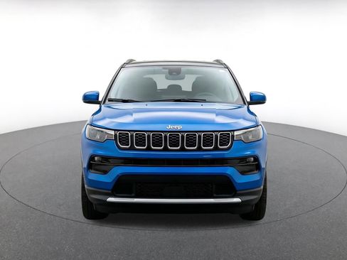 Used 2025 Jeep Compass Limited AWD/4WD image 2