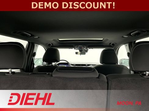 New 2025 Jeep Grand Cherokee Laredo X w/ Luxury Tech Group I image 10