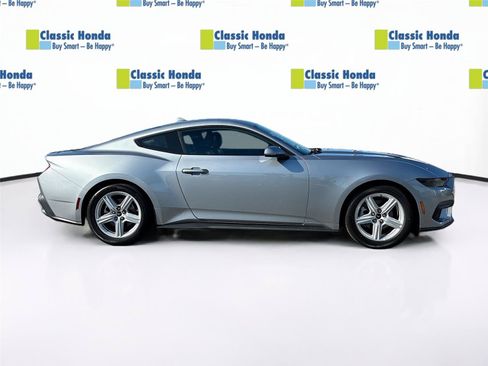 Used 2026 Ford Mustang Premium RWD image 9