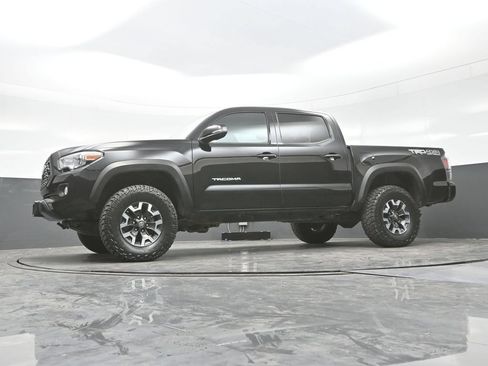 Used 2020 Toyota Tacoma TRD Off-Road w/ Technology Package AWD/4WD image 23