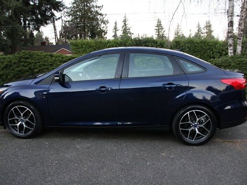 Used 2017 Ford Focus SEL w/ Cold Weather Package image 14